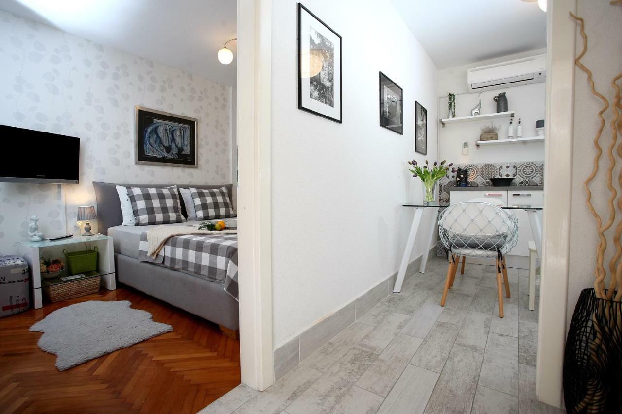 Charming Seaside Apartment Примоштен Экстерьер фото