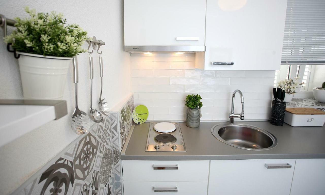 Charming Seaside Apartment Примоштен Экстерьер фото