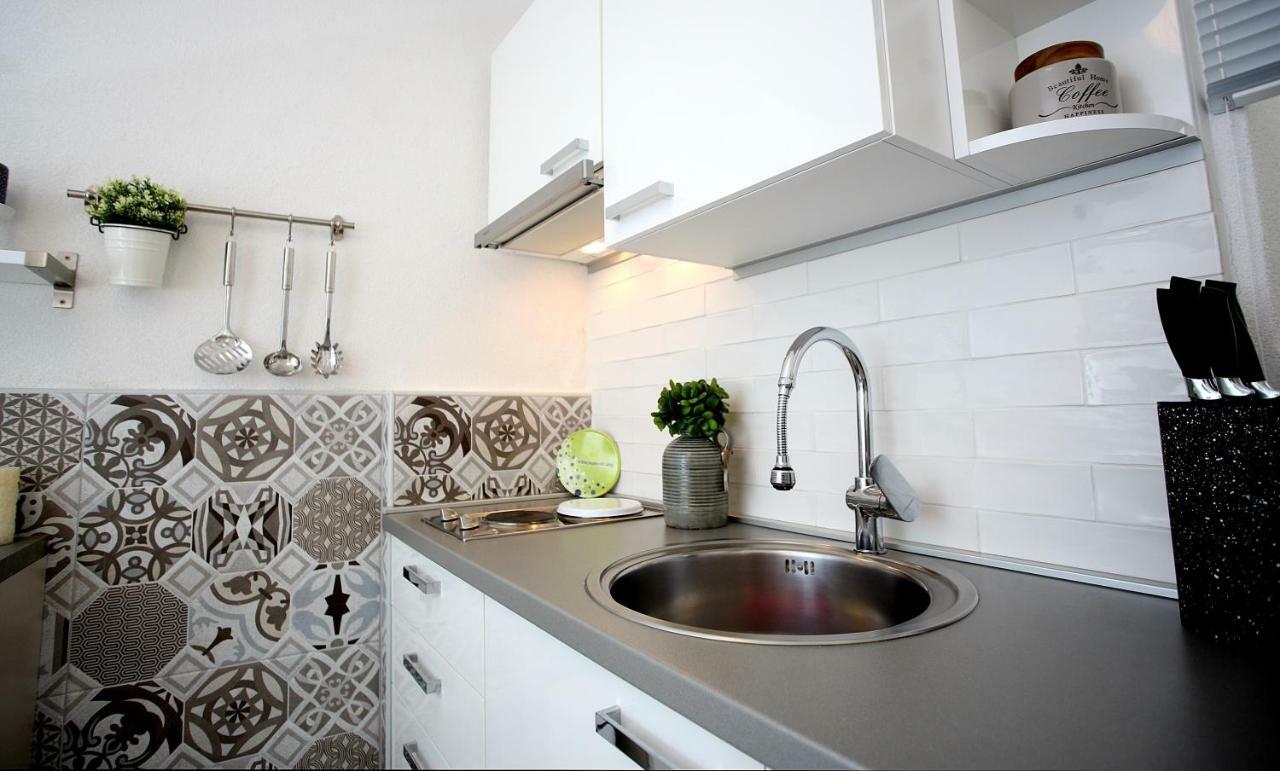 Charming Seaside Apartment Примоштен Экстерьер фото